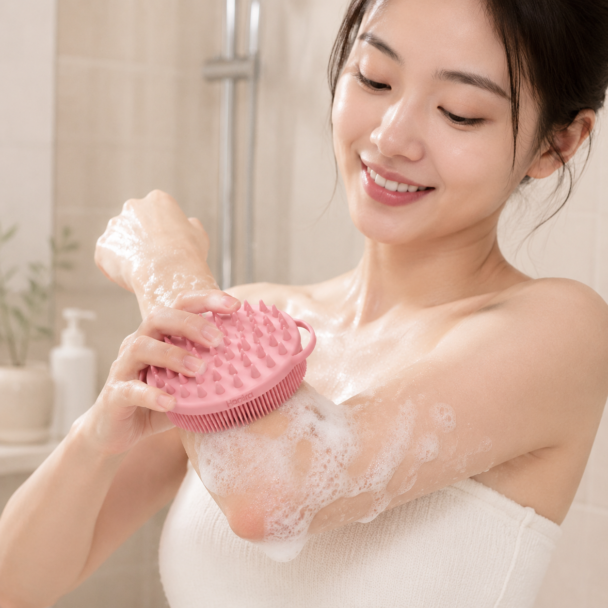Hanira Silicone Scalp Massage Brush